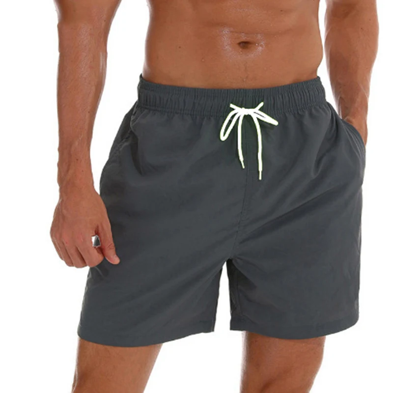 Pantaloncini da bagno elasticizzati da uomo 2024 pantaloncini da spiaggia ad asciugatura rapida con tasche con cerniera e fodera in rete