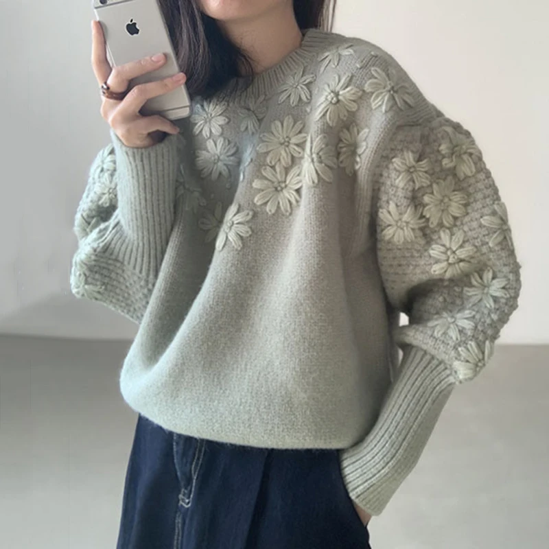 Suéter de Malha Casual Solto Retro Chic com Design de Margarida Bordado, Manga Lanterna, Gola Redonda para Mulheres, Manga Bu...