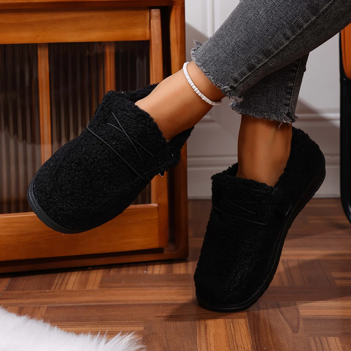 جديد 2025 أحذية قطنية نسائية شتوية مسطحة القاع الانزلاق على أحذية مريحة غير رسمية دافئة جولة تو نمط الترفيه