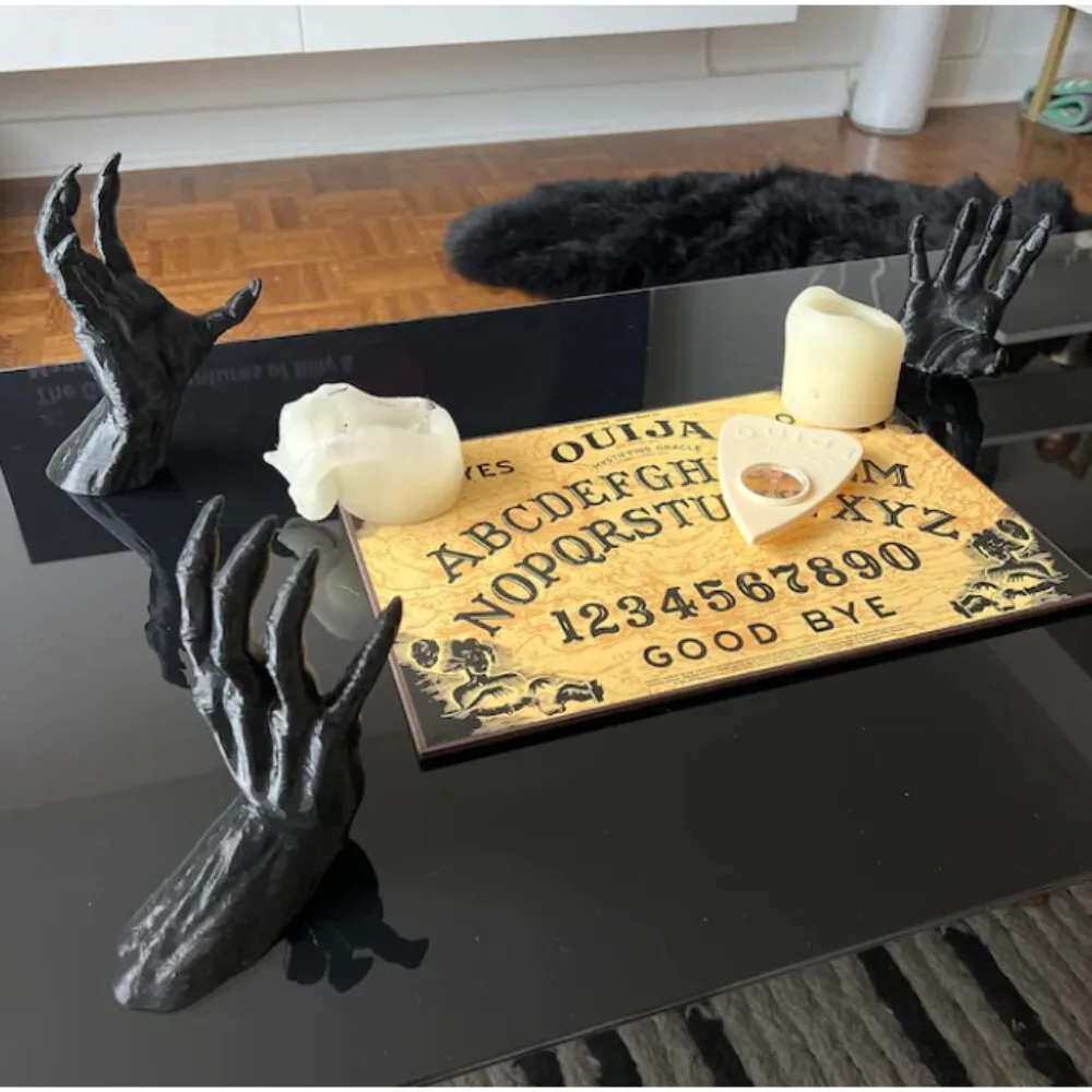 

Devil Hand PVC Figurine for Halloween Decoration Creative Witch Home Decor Hanging Ornament Spooky Party Favors Gift Idea