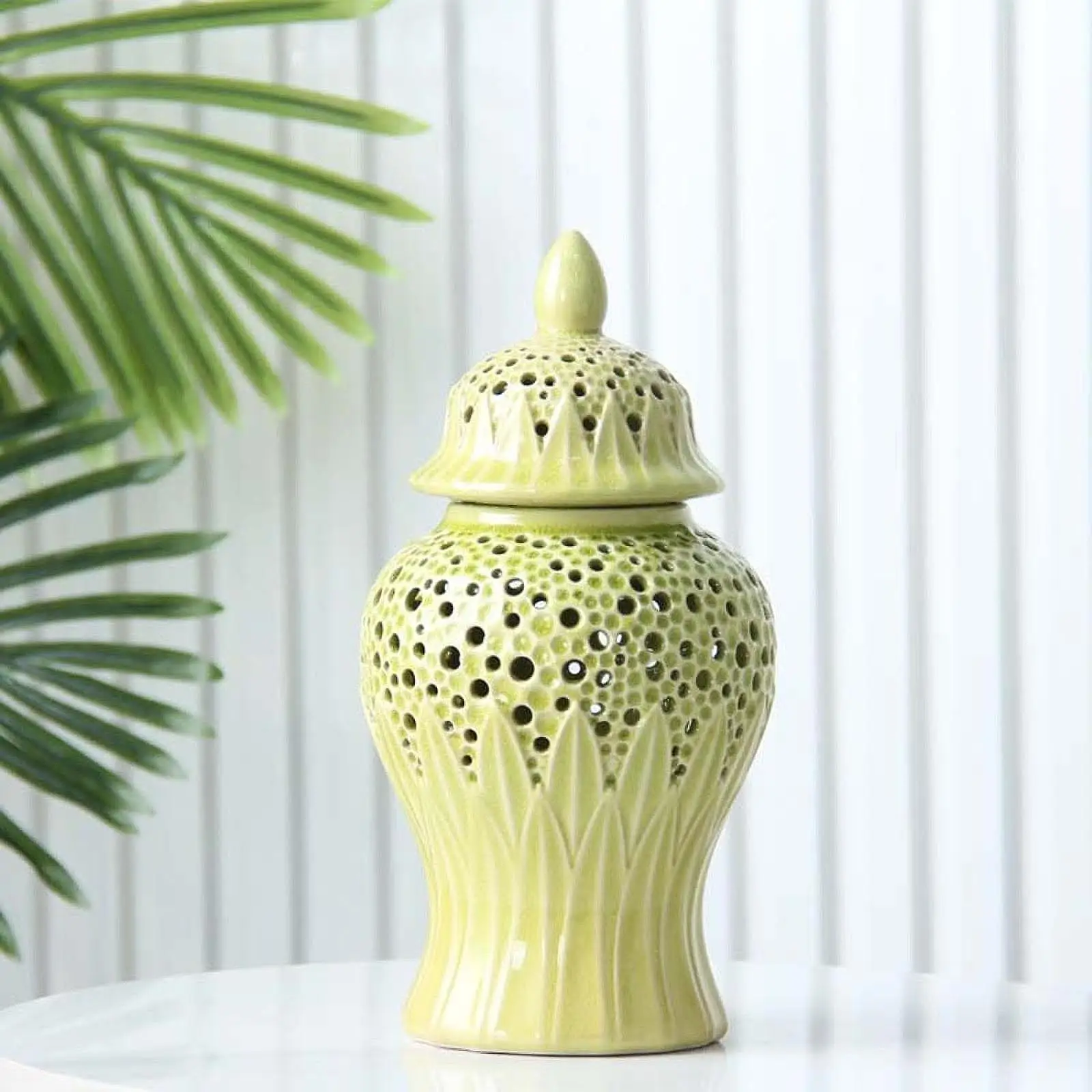

Ceramic Ginger Jar Decorative Vase with Lid Interior Design Storage Container Centerpiece Table Decoration for Dining Room