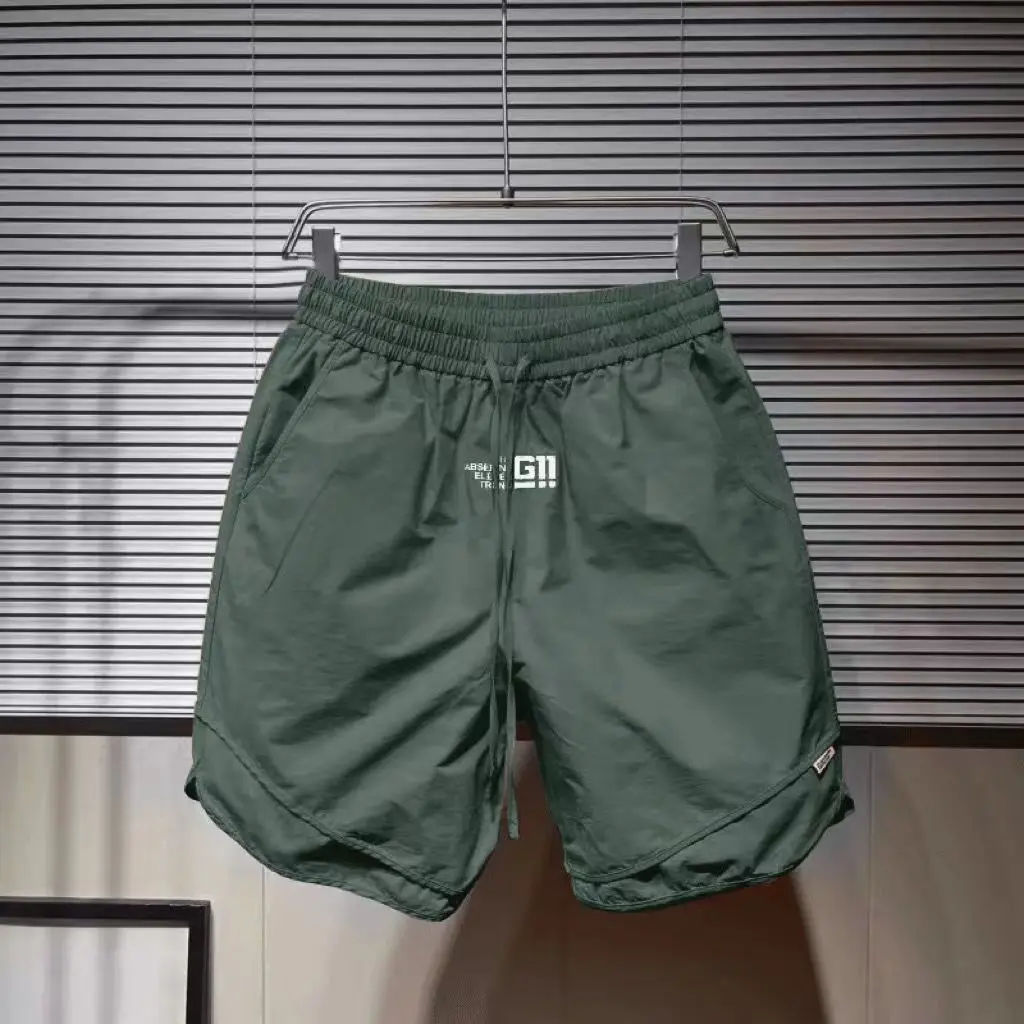 Calção de bordado de cintura elástica para homens, casual, solto, fino, de secagem rápida, praia respirável, calça cinco quartos, na moda, verão