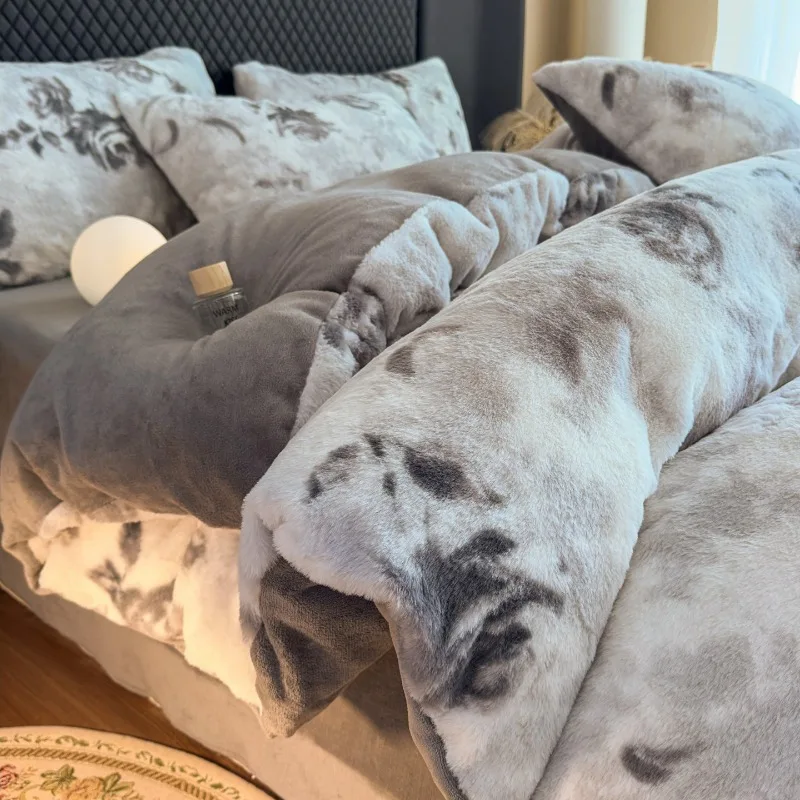 2025 new simple and cute polka dot milk fleece bed four-piece set autumn and winter thickened warm bedding four-piece set view 3