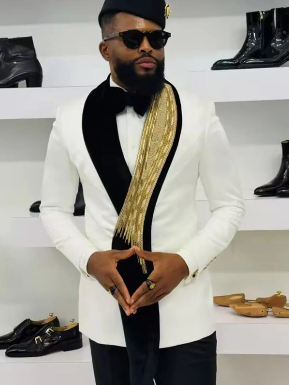 Modern Men Wedding Suits Unique Velvet Shawl Lapel Single Breasted Tuxedo Groom Business Party 2 Pieces Blazer Pants Customized