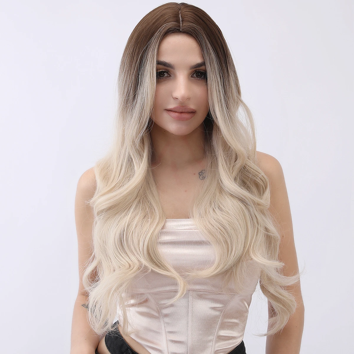 Peruca encaracolada ondulada de fibra sintética para mulheres, loura, gradiente dourado, cabelo comprido para cosplay, uso natural diário, perucas resistentes ao calor