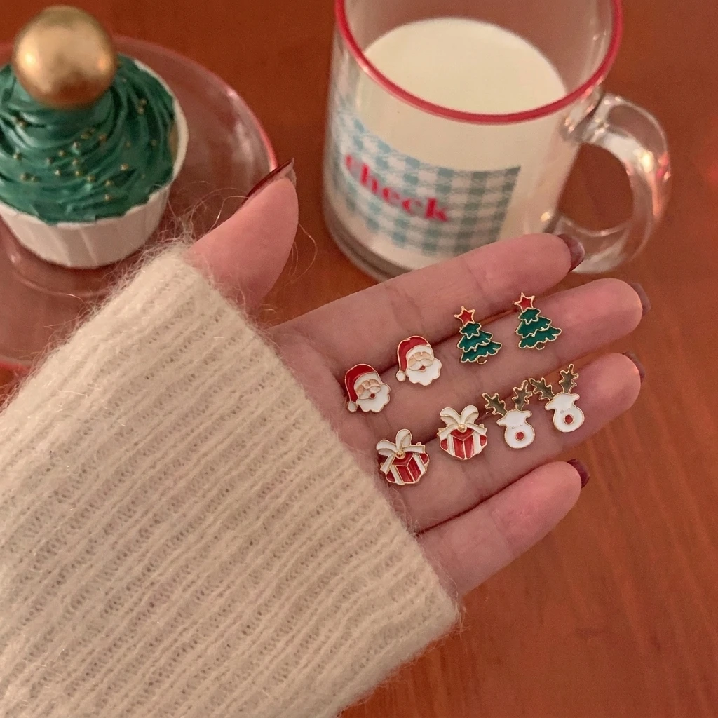 8-teiliges Set Kleine Weihnachtsmann- und Elch-Ohrstecker für Damen, Niedliche Weihnachtsgeschenkbox-Ohrringe, Neujahrs-Party-Schmuckgeschenk – Detail 2