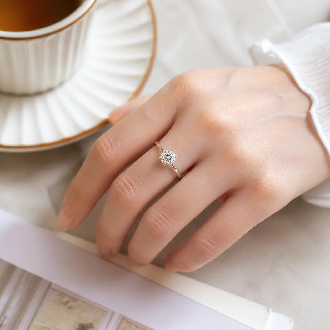 Elegancki pierścionek o sześci – Moissanite Engagement Ring 1 Carat recenzja i cena