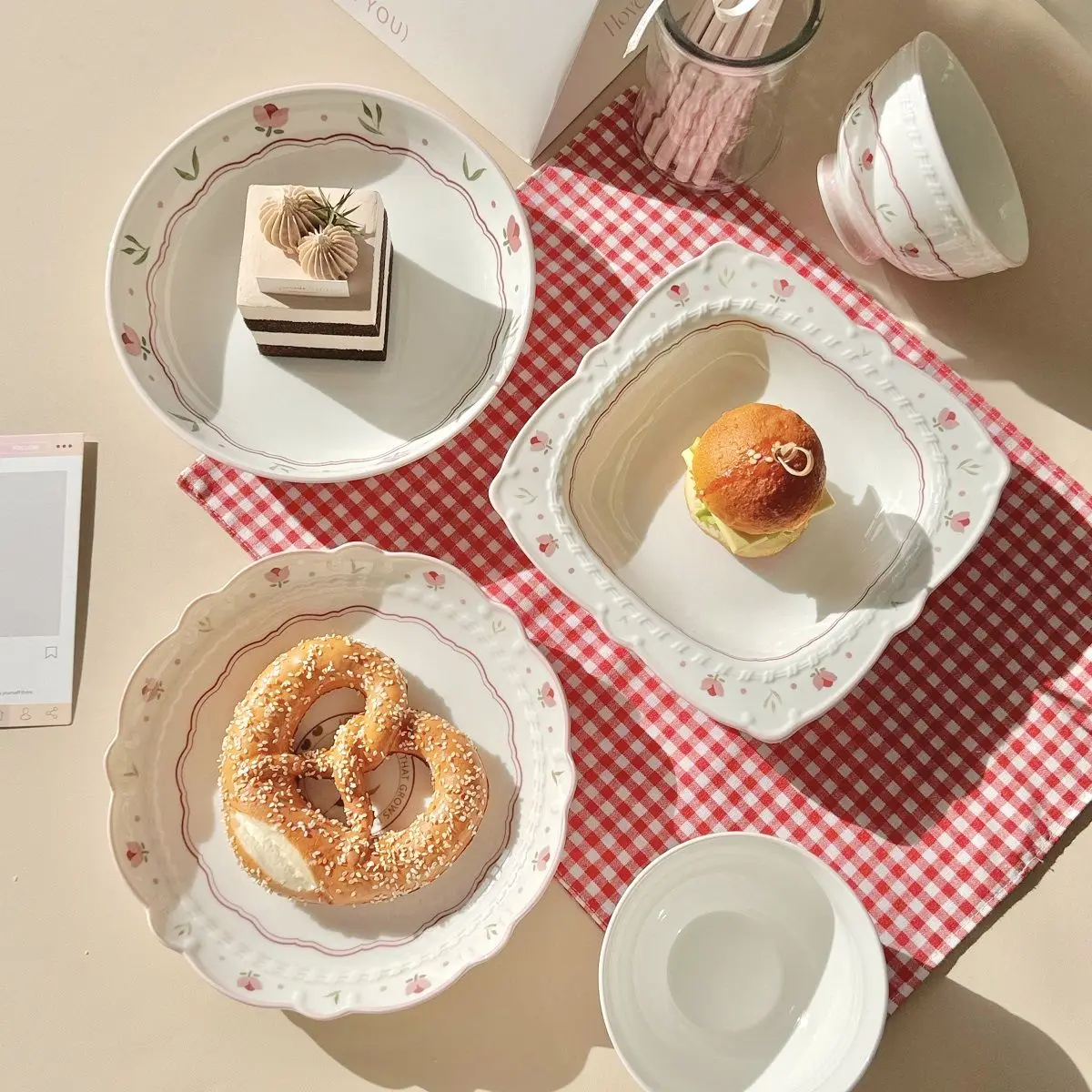 Assiette en céramique domestique, nouveau motif Floral, plats de dîner de couleur sous glaçure, lettre de Style chinois, vaisselle de fruits esthétique