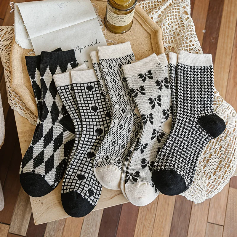

Autumn and winter Women Cotton Socks National Wind Black Series Ladies Stockings Houndstooth Wild Ins Trend Socks