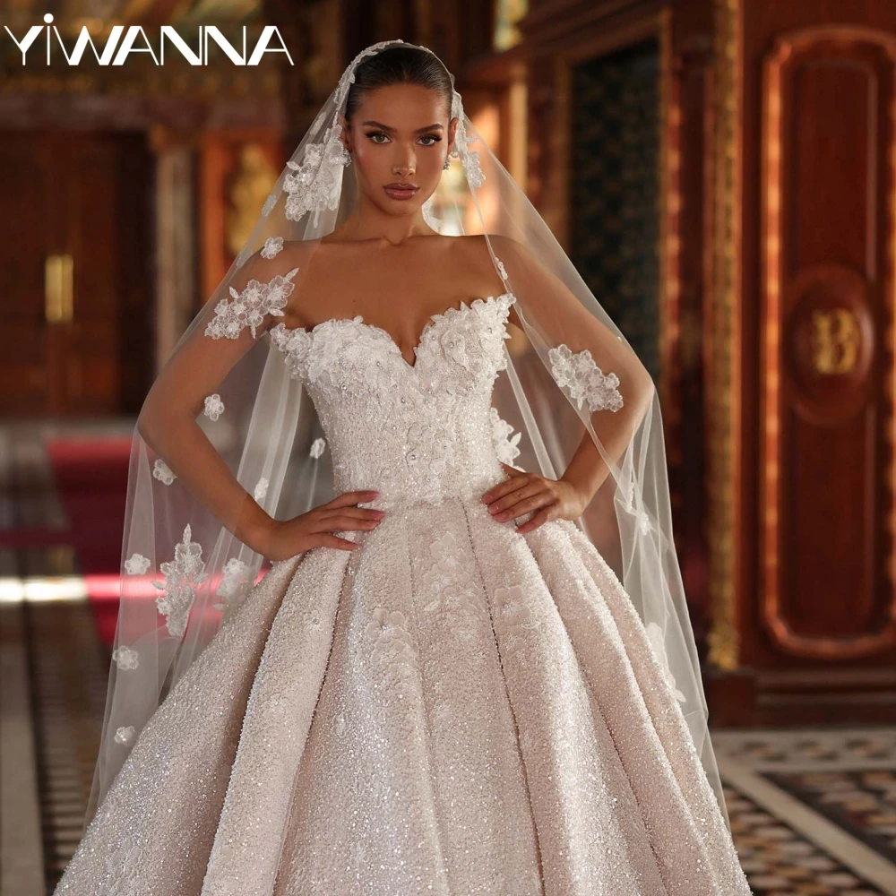 

New Arrival Puffy Luxury Beaded Wedding Dress Graceful Lace Appliques Bridal Gown Customized Sweetheart Neck Dresses For Bride