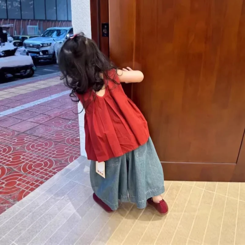 

2026Summer girls' unique design red vest loose babydoll top and bamboo-woven wide-leg jeans set