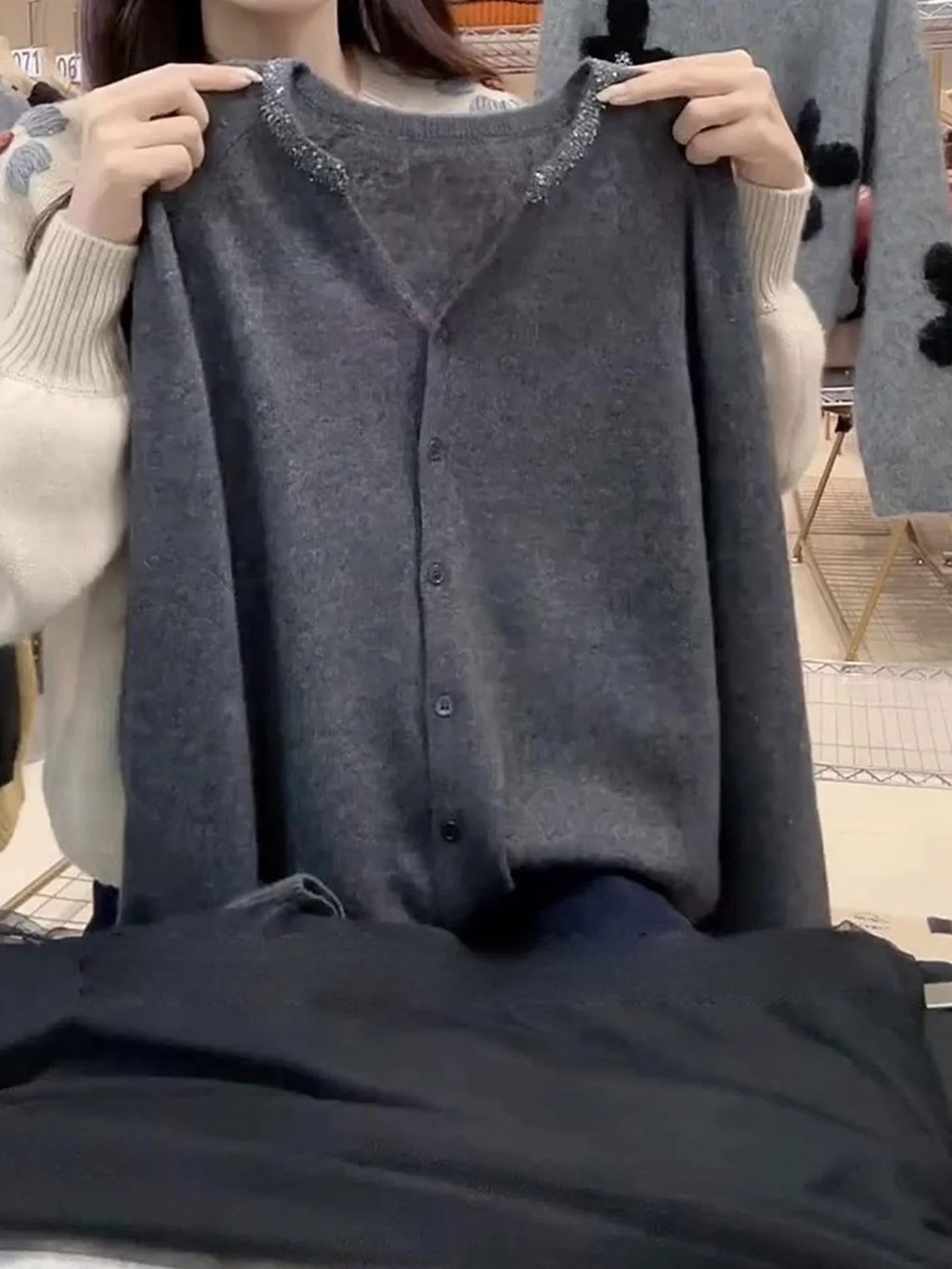 

Длинный открытый кардиган свека с одной пуговицей, свободный крой, осенний вязаный свитер для молодежи, украшенный стразами