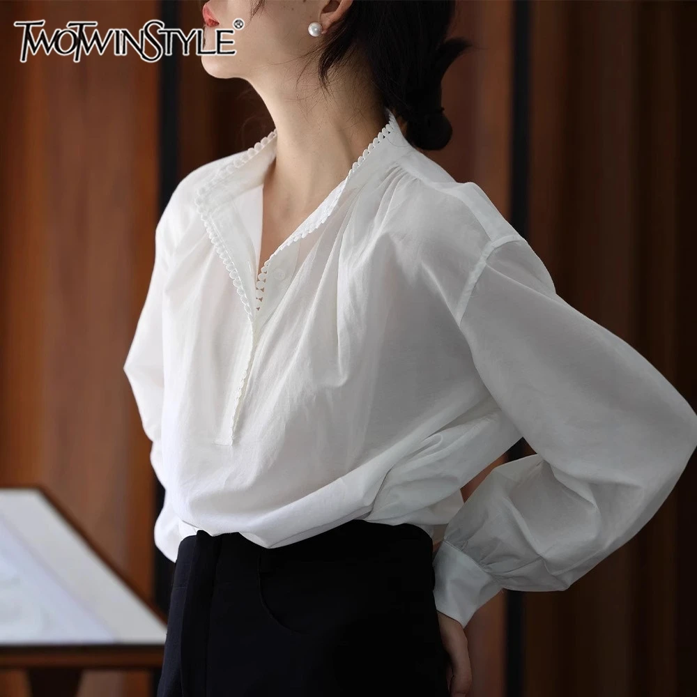 

TWOTWINSTYLE, белая минималистичная рубашка со складками, женская свободная рубашка с воротником-стойкой и длинными рукавами, нежные офисные женские рубашки, новинка осени