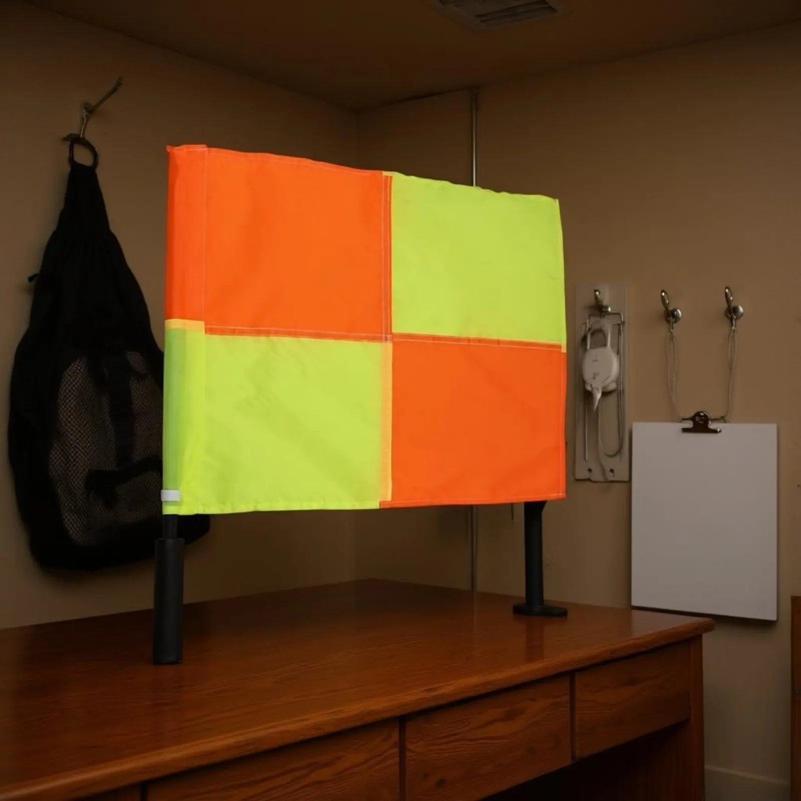 

2 Pieces Soccer Referee Flags High Visibility Soccer Referee Flag Football Signal Flag Lightweight Stainless Steel Pole