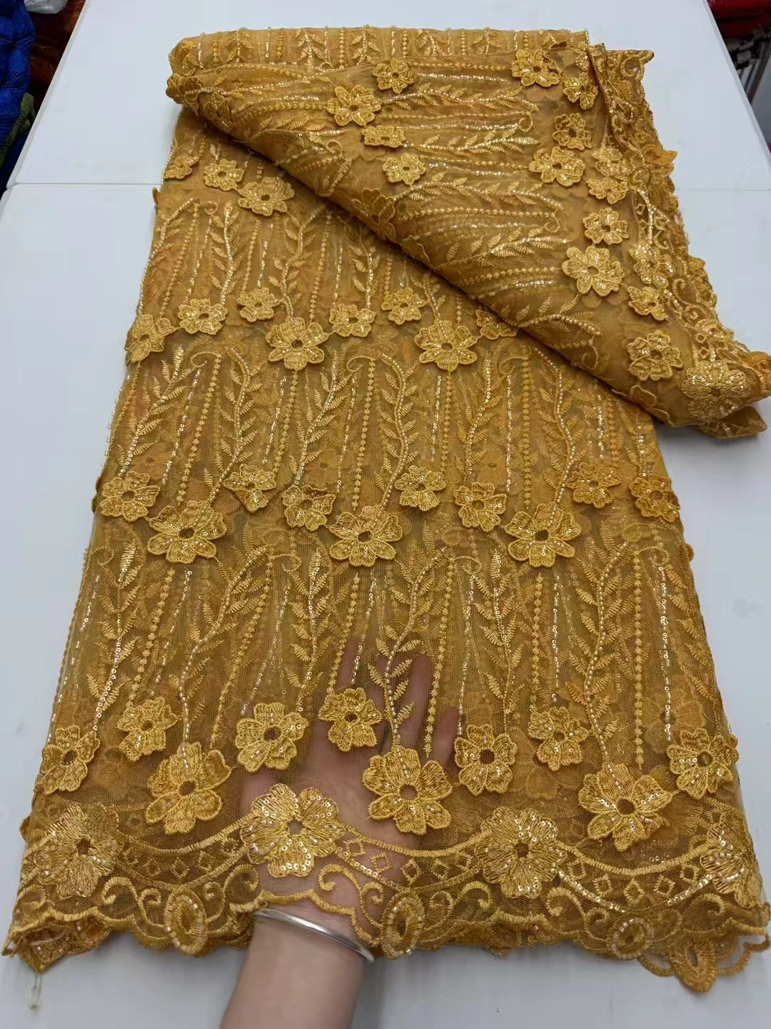 Ultimo tessuto di pizzo africano con paillettes 3D floreale 2025 pizzo ricamato di alta qualità con perline 5 metri per abito da festa di nozze