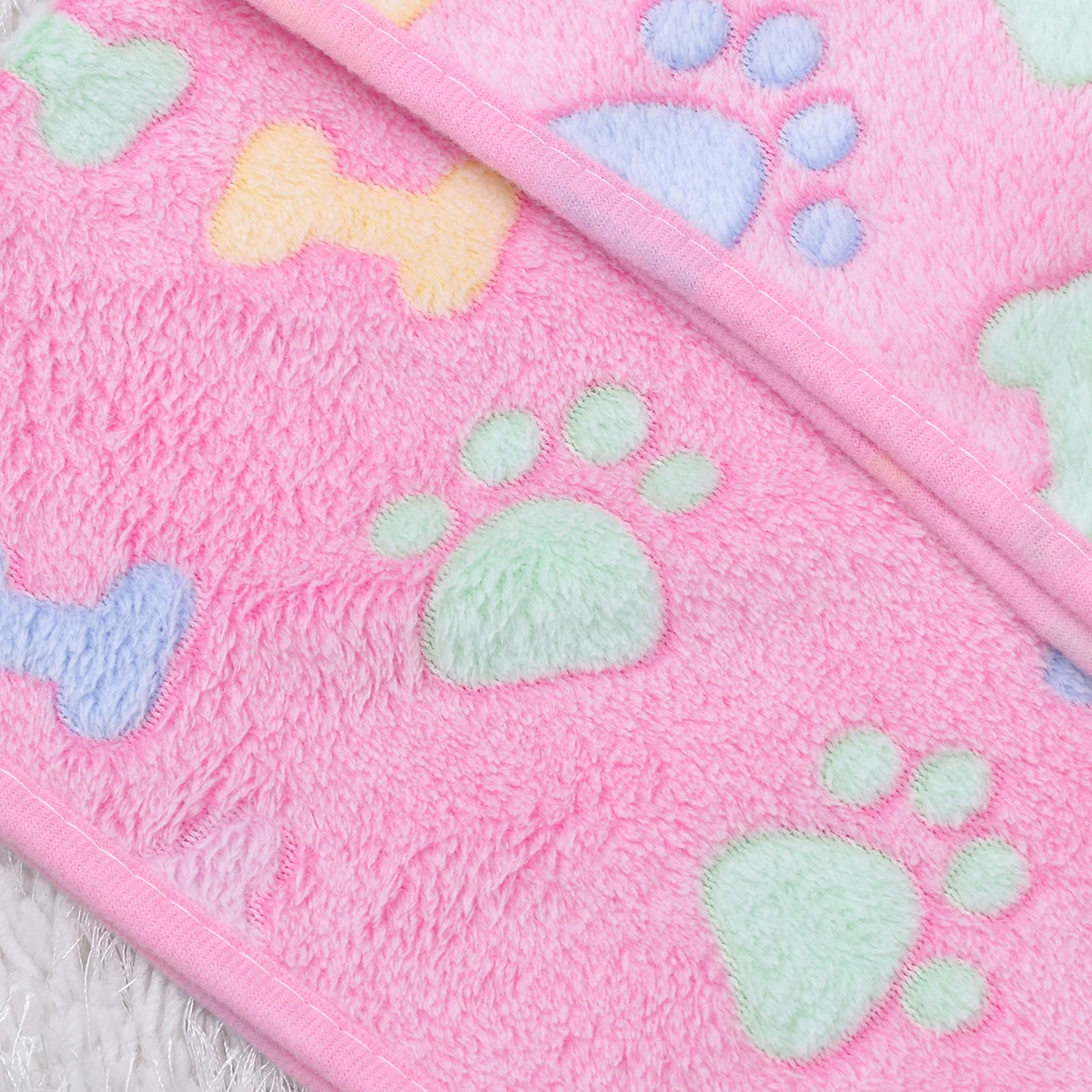 

1 pc Pet Dog Blanket Coral Fleece 104X76Cm Small Bone Print Warm Sleep Mat For Pets Lightweight Travel Carpet Pet Cushion