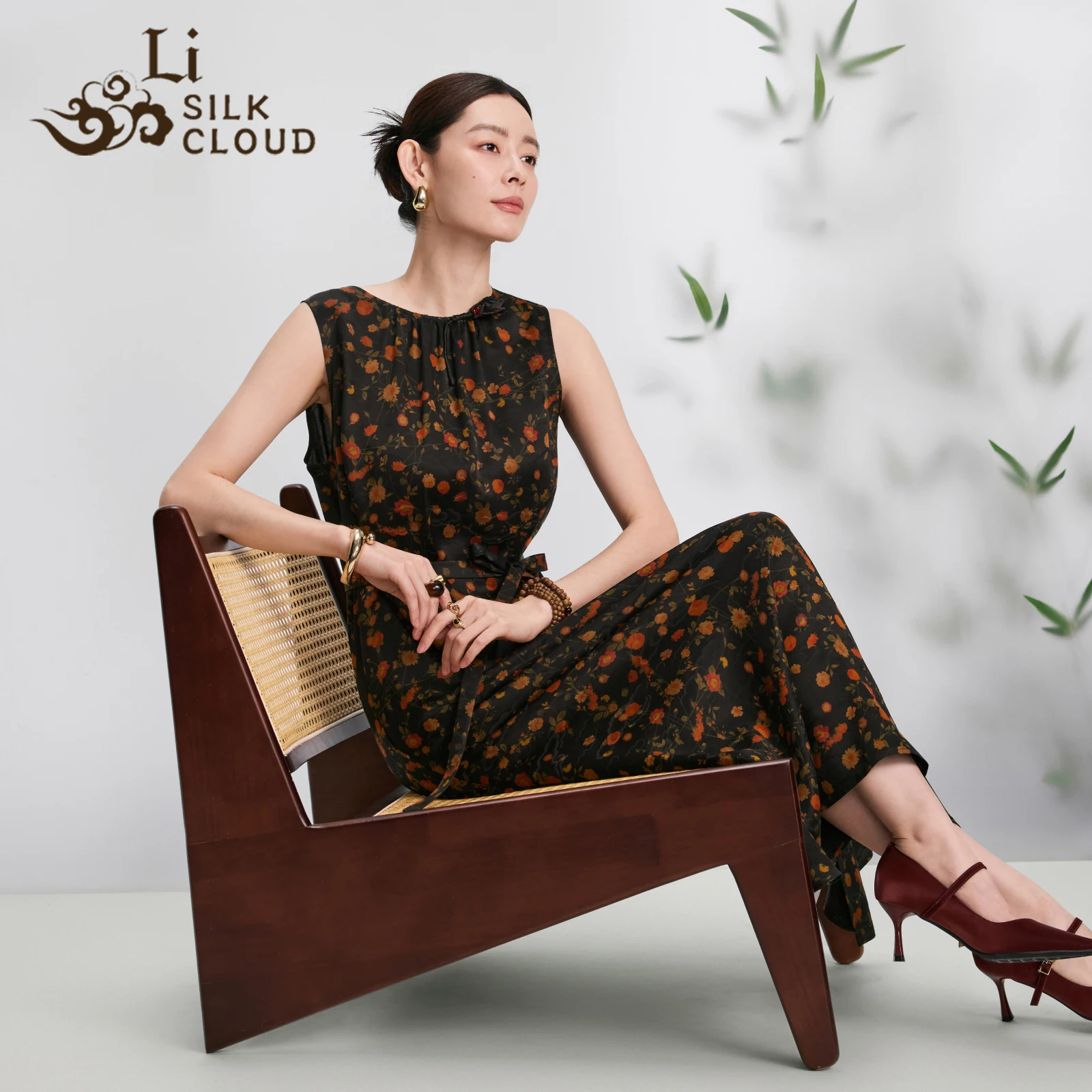 LI SILK CLOUD xiangyunsha ドレス、肌に優しいシルク生地、小花柄、エレガントな広東省産ブラックパール広東ガーゼ