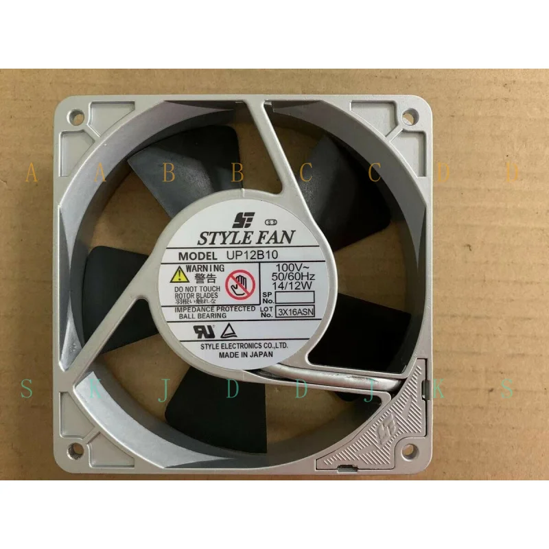 

Вентилятор охлаждения M 1PC STYLE FAN UP12B10 100V 14/12W 120*120*25MM с алюминиевой рамой.