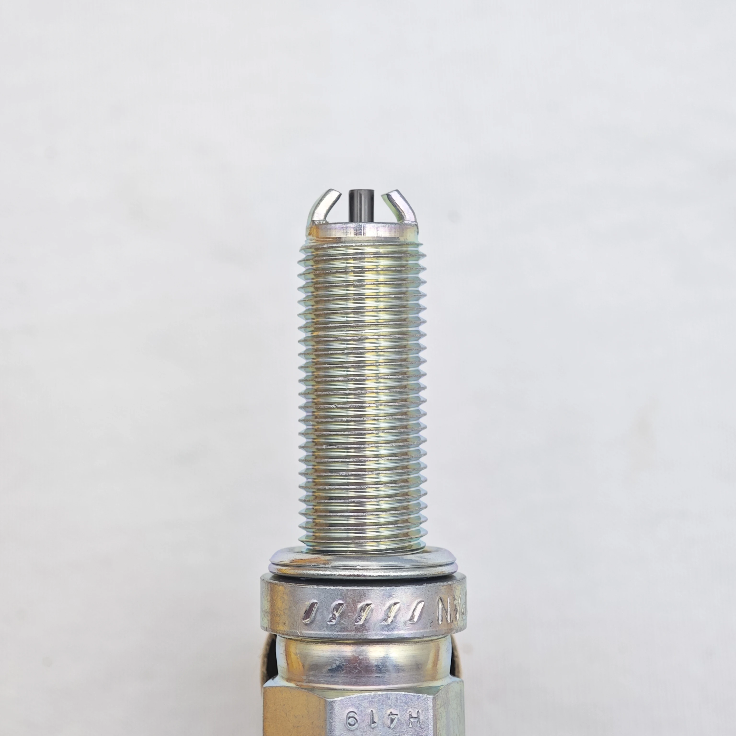 1pcs Original Motorcycle Spark Plug LMAR9E-J 6884 Suitable For YMH R1 MT-10 YZF-R1 (after 2009)