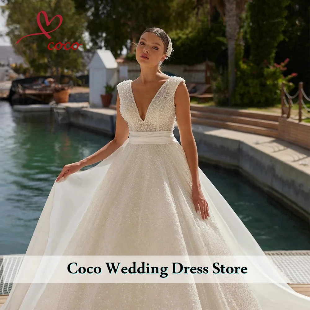 فستان زفاف فاخر مخصص من الأورجانزا مع تطريز مطرز بالخرز على شكل حرف v بدون أكمام فستان الزفاف فيستدو دي نوفيا #3