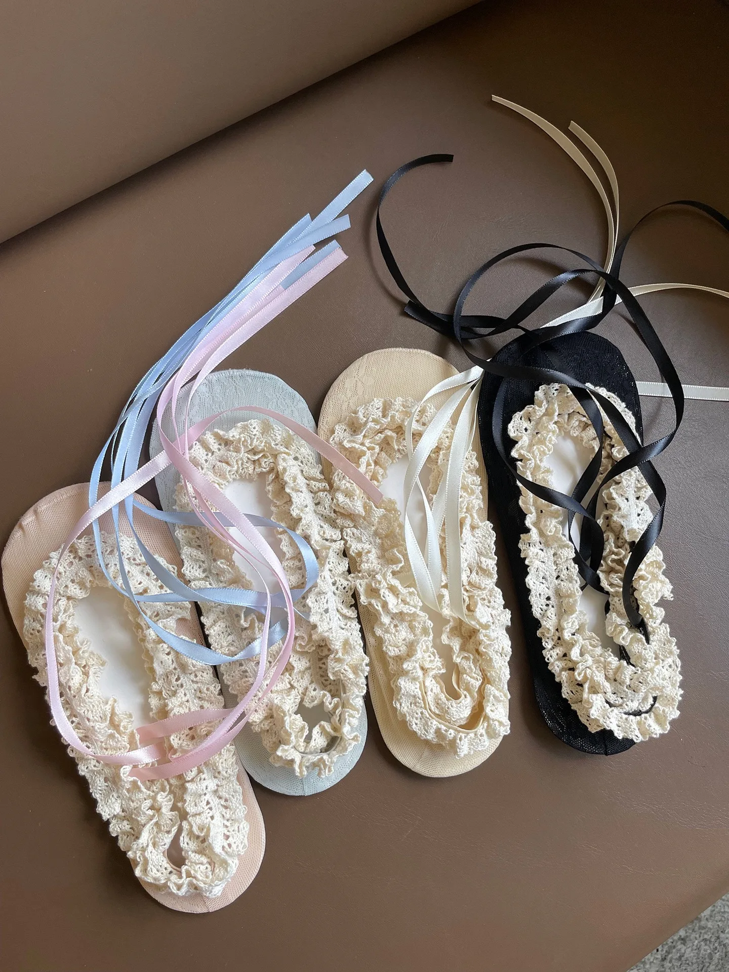 meias-femininas-estilo-ballet-para-o-verao-finas-com-renda-dobrada-laco-de-cetim-meias-invisiveis-meias-para-meninas-doces