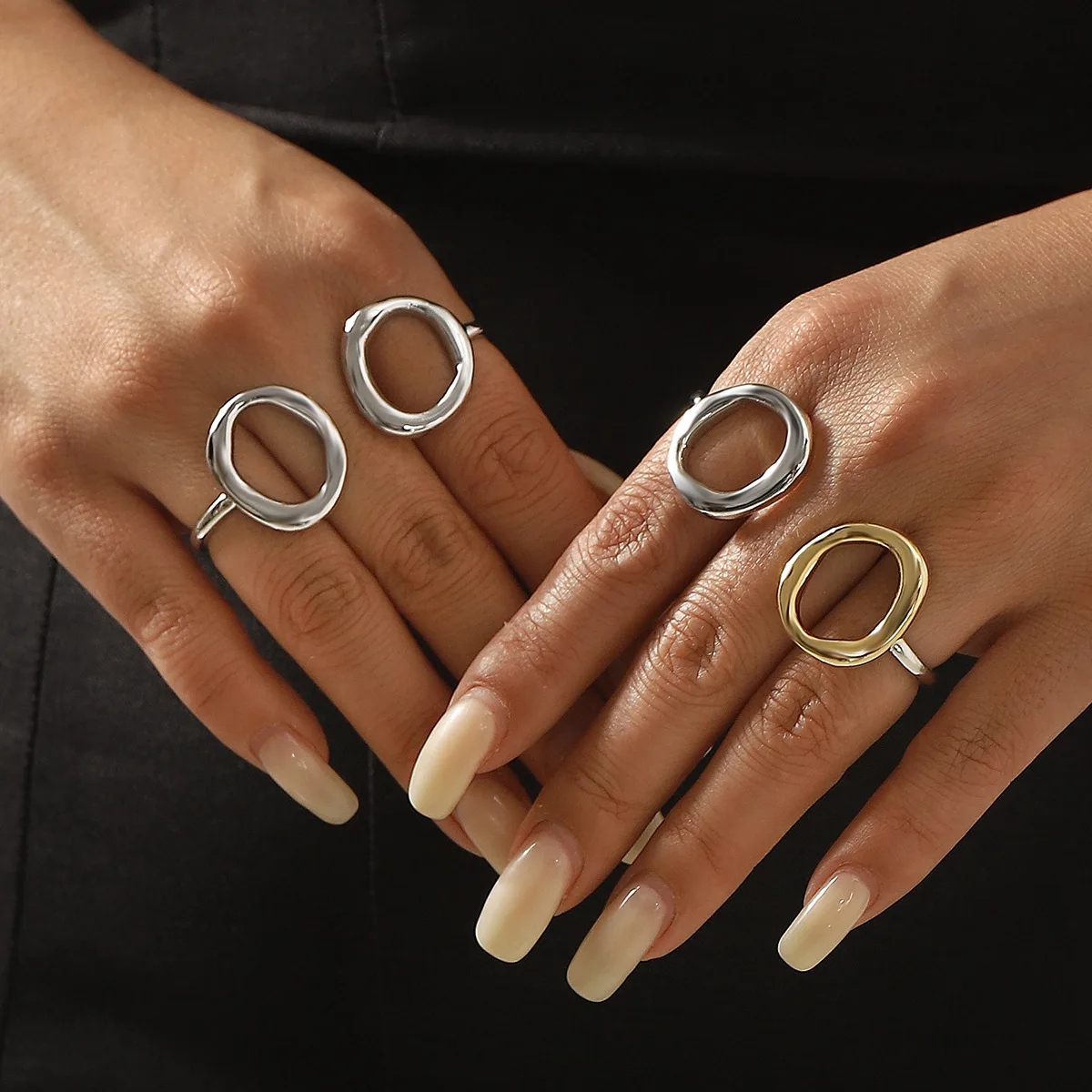 حلقة دائرية مجوفة هندسية مجوهرات عصرية وراقية جديدة