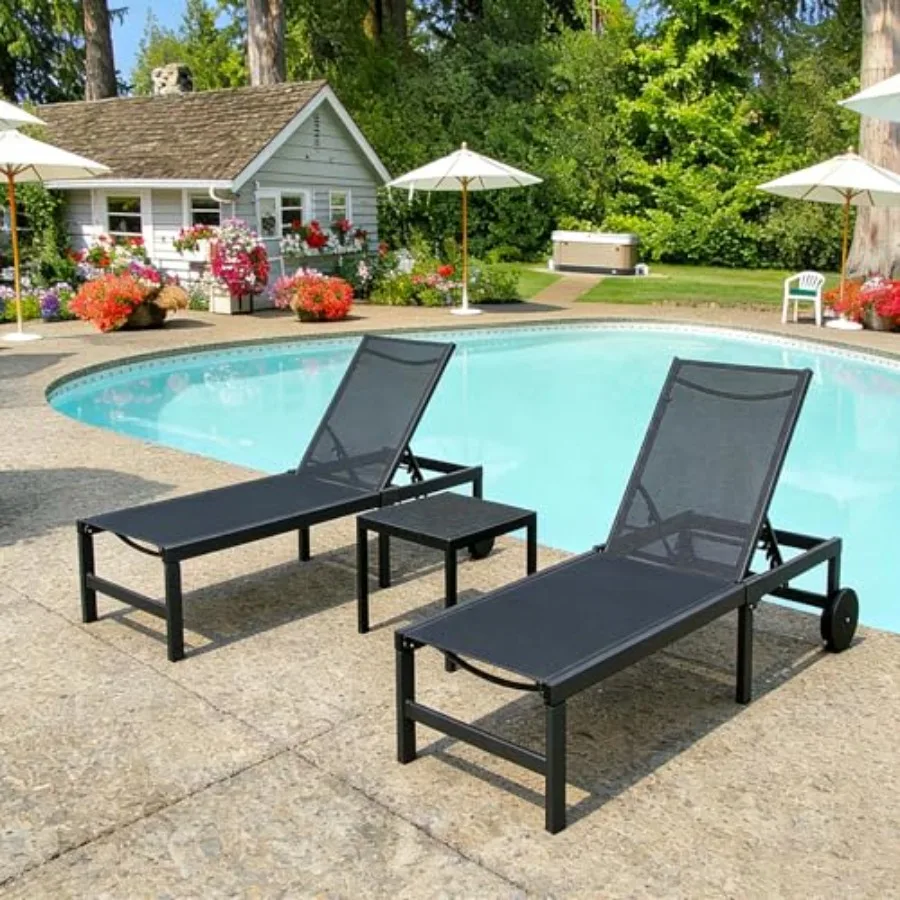 

Набор уличных шезлонгов-реклайнеров из алюминия с регулировкой, колесами и приставным столиком для бассейна, пляжа, патио, загара