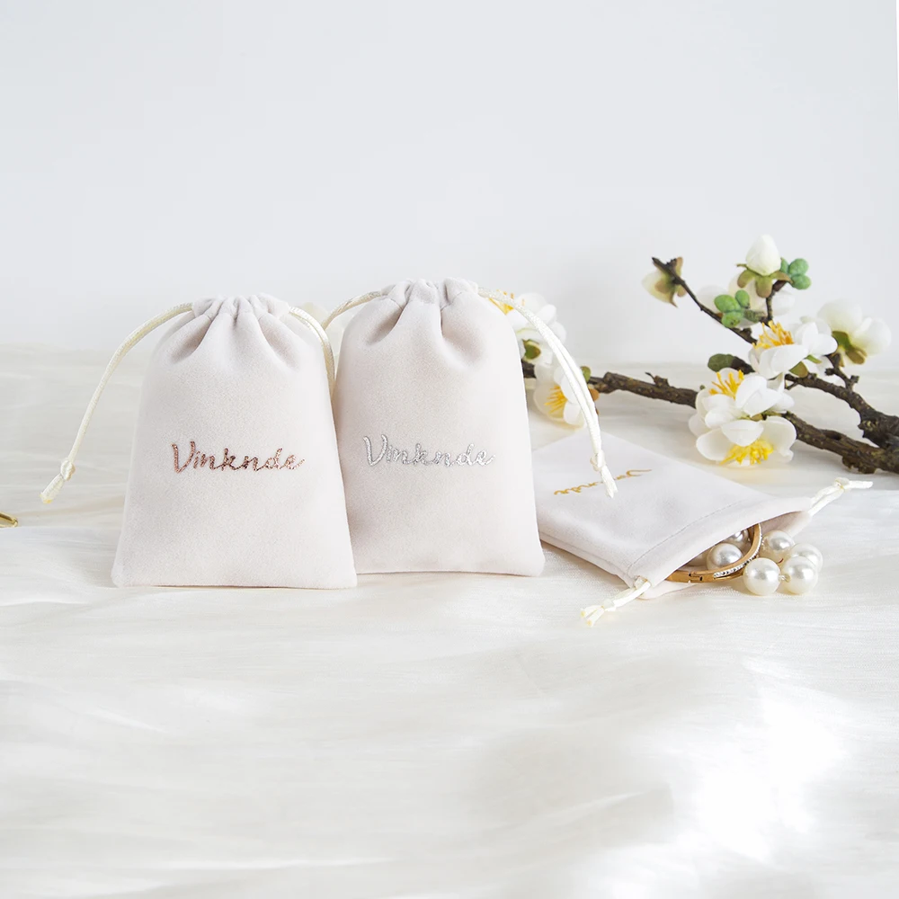 100 Buah Tas Beludru Tebal Krem Tas Serut Kustom Logo Pribadi Produk Pprint Perhiasan Sabun Kemasan Kantong Kalung Karung