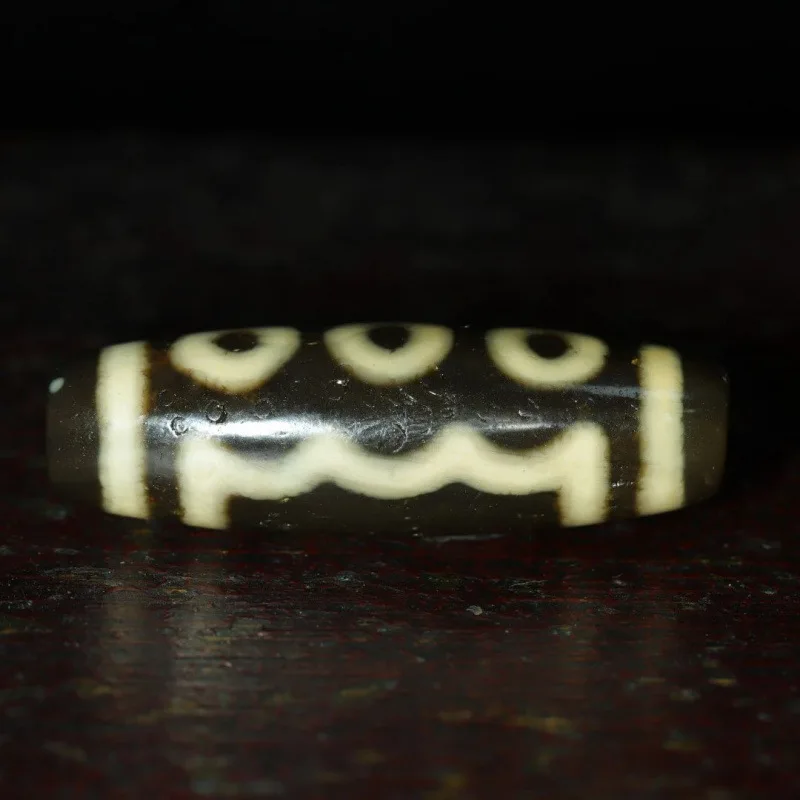 Genuine old material a rich patina high oil content handmade yellowish with horseshoe pattern five-eye agate pendant ne