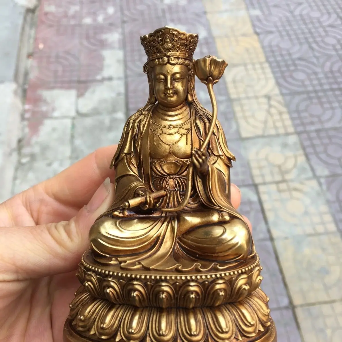 Copper imitation gilt Buddha statue of Puxian Bodhisattva is 7cm wide, 10.5cm high, 6cm thick and weighs about 0.7 kg