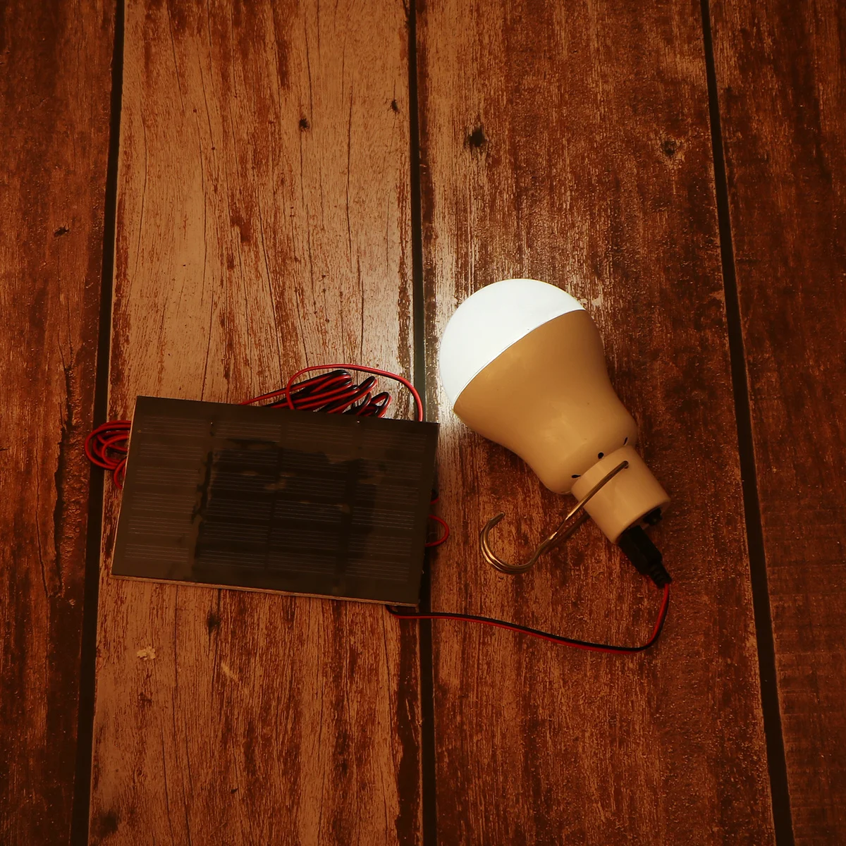 Solar Powered LED Lighting Bulb Flexible Spotlight for Home Outdoor Camping Emergency Red Rope LED Lighting Bulb