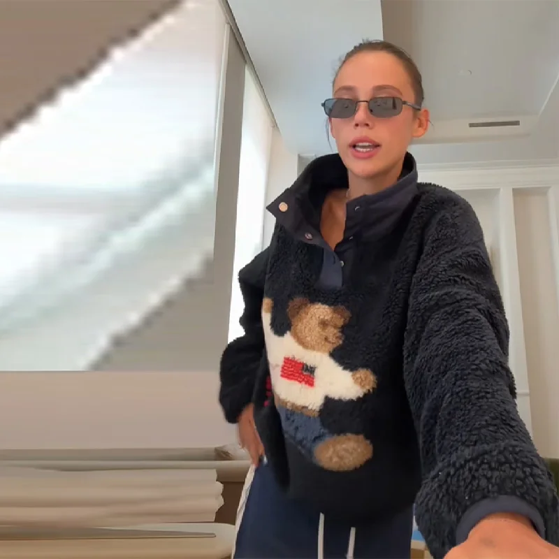 خريف شتاء الكرتون الدب نمط لامب سترة للنساء الوقوف الرقبة طويلة الأكمام سترة فضفاضة 2025 سيدة جديدة الدافئة سميكة الشارع الشهير