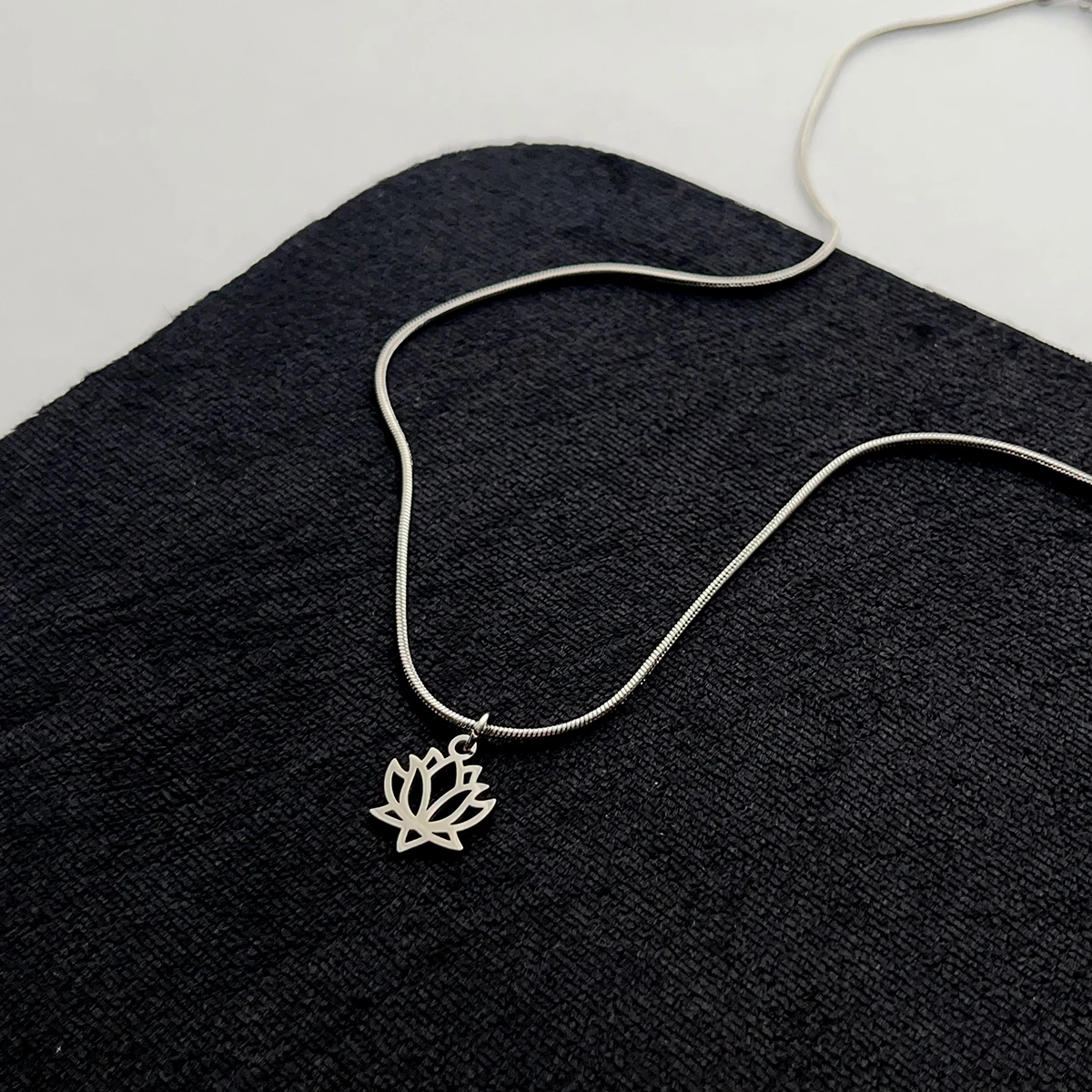 Fashionable, Simple, Versatile, Sweet and Cute Silver Stainless Steel Hollow Lotus Pendant Snake Bone Chain Short Clavicle Chain Neck Chain Necklace Women's Accessories Decoration Items
