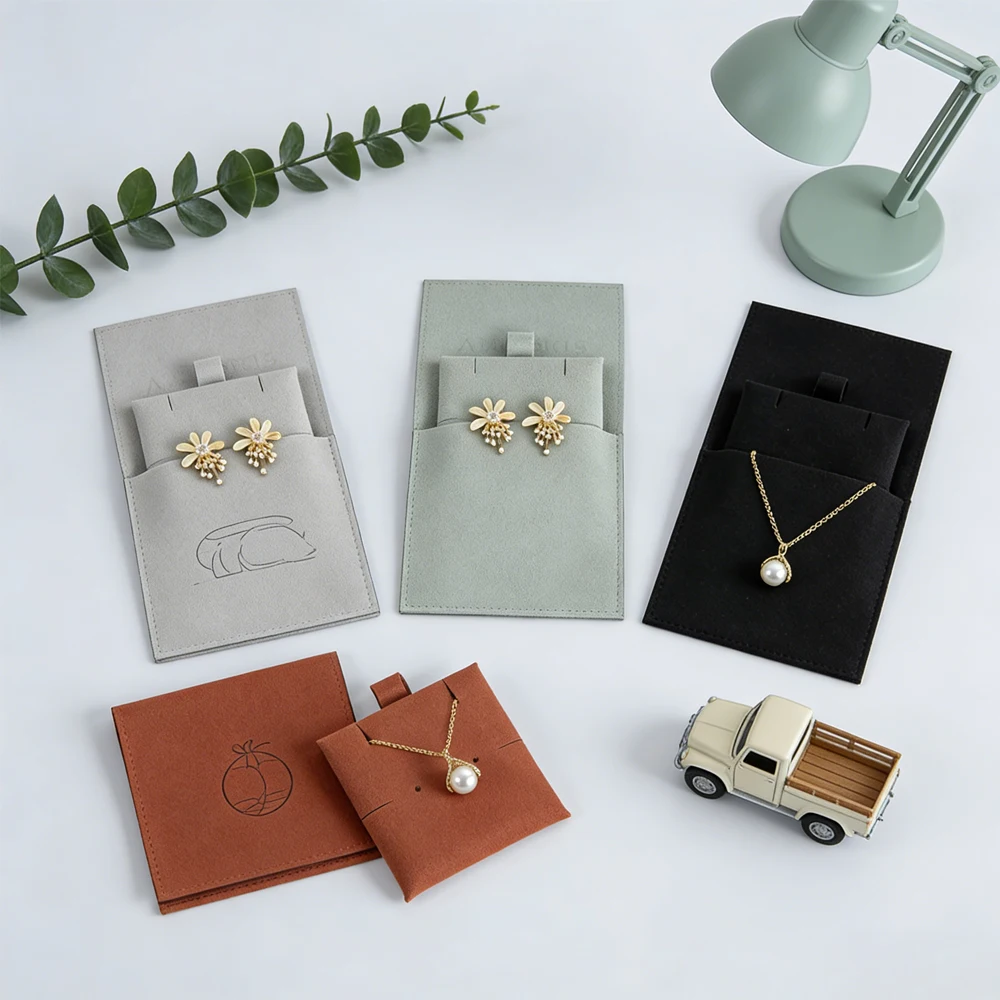 

Custom Logo 8x8cm Microfiber Jewelry Pouch with Card Insert Wedding Gift Necklace Earrings Jewellery Bracelet Packaging Bags