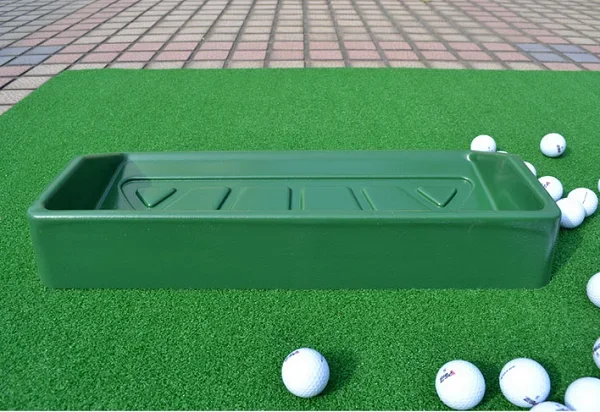 Pole serwisowe do golfa może pomieścić 100 piłek z wytrzymałej plastikowej płyty serwisowej, specjalne przedmioty do przechowywania na driving range.
