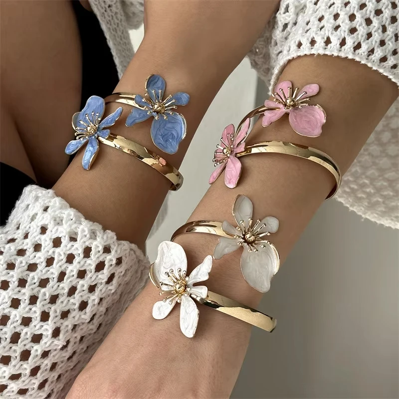 New Exaggerated Creative Bracelet Metal Hollow Out Big Flower Bangle for Woman Daily Accessories Beach Party Vacation Jewelry