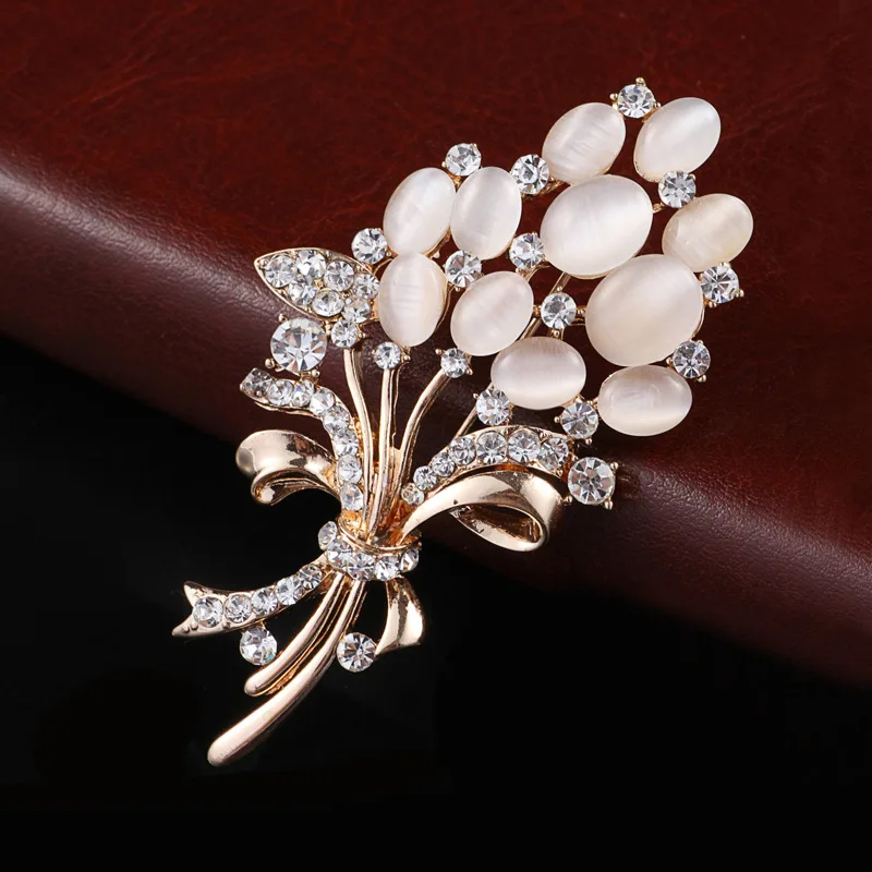 Fashionable brooch for women\'s cardigan, luxurious ornamental pin for a big atmosphere, imitation crystal accessory for daily an