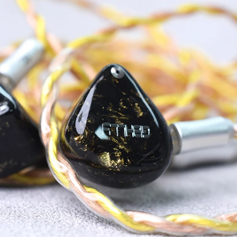 Full Carbon Fiber Shell Inlaid with Gold Foil 1 Dynamic Driver 2 Balanced Armature Hybrid In-Ear Flagship HIFI Earphones