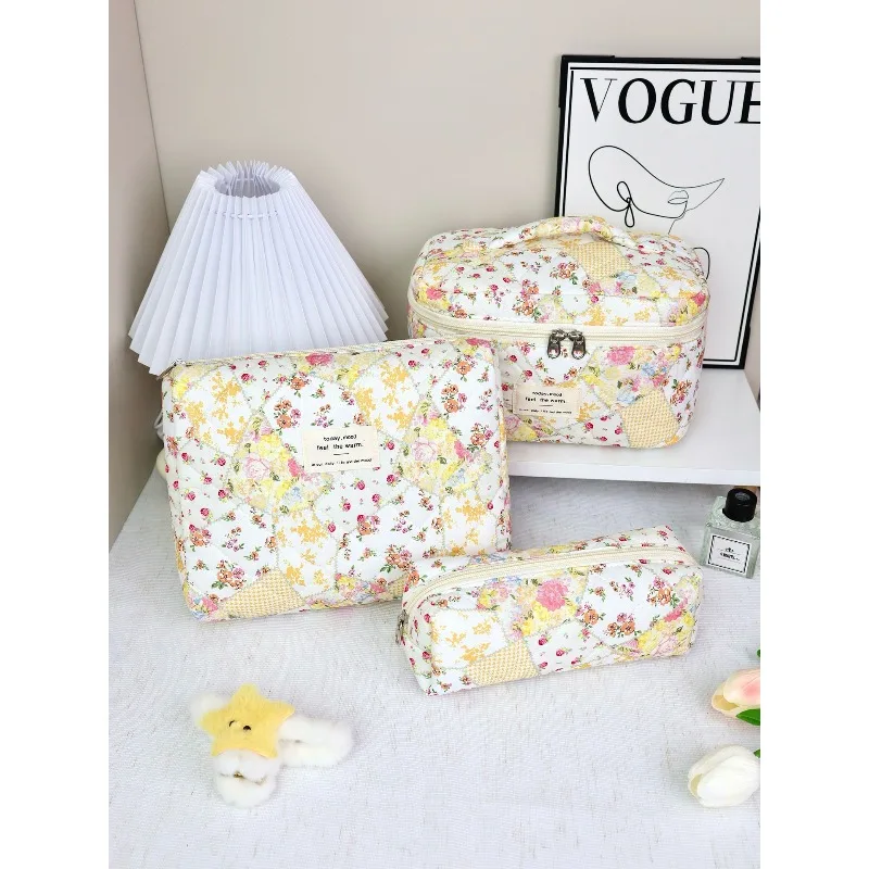 Vintage Floral Makeup Bag 3PCS Set, Large Capacity Handheld Travel Toiletry Bag, Portable Women Cosmetic Storage Pouch