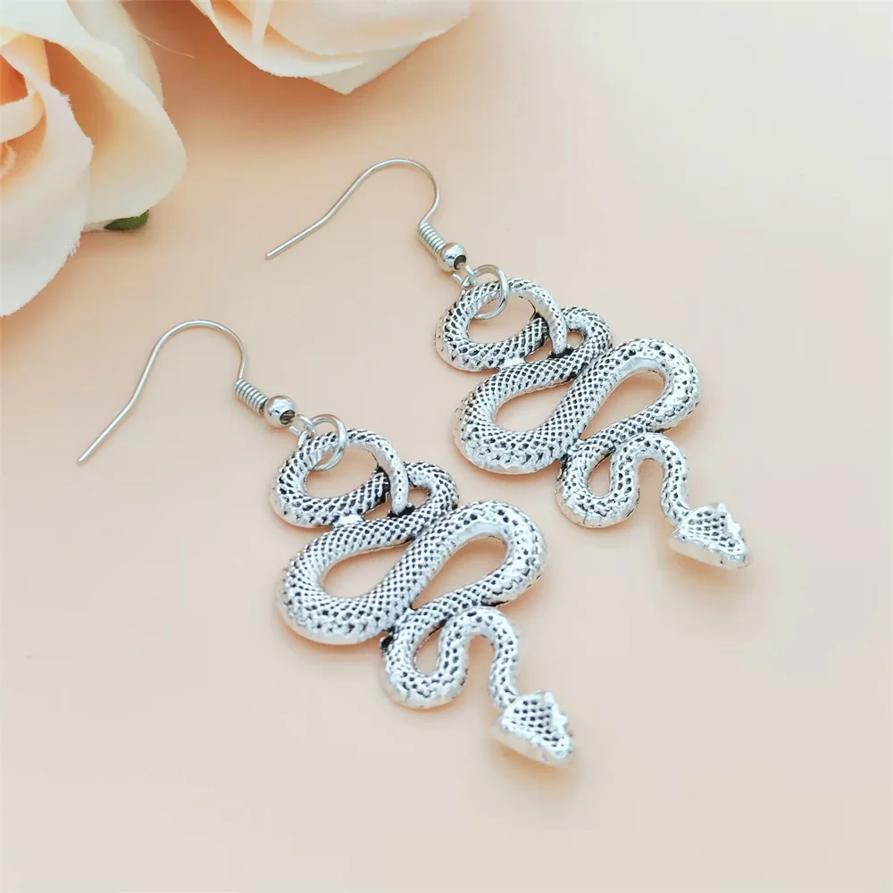 Snake Earrings Retro Exaggerated Three-Dimensional Snake Women Fashionable Punk Charm Geometric Jewelry Gift