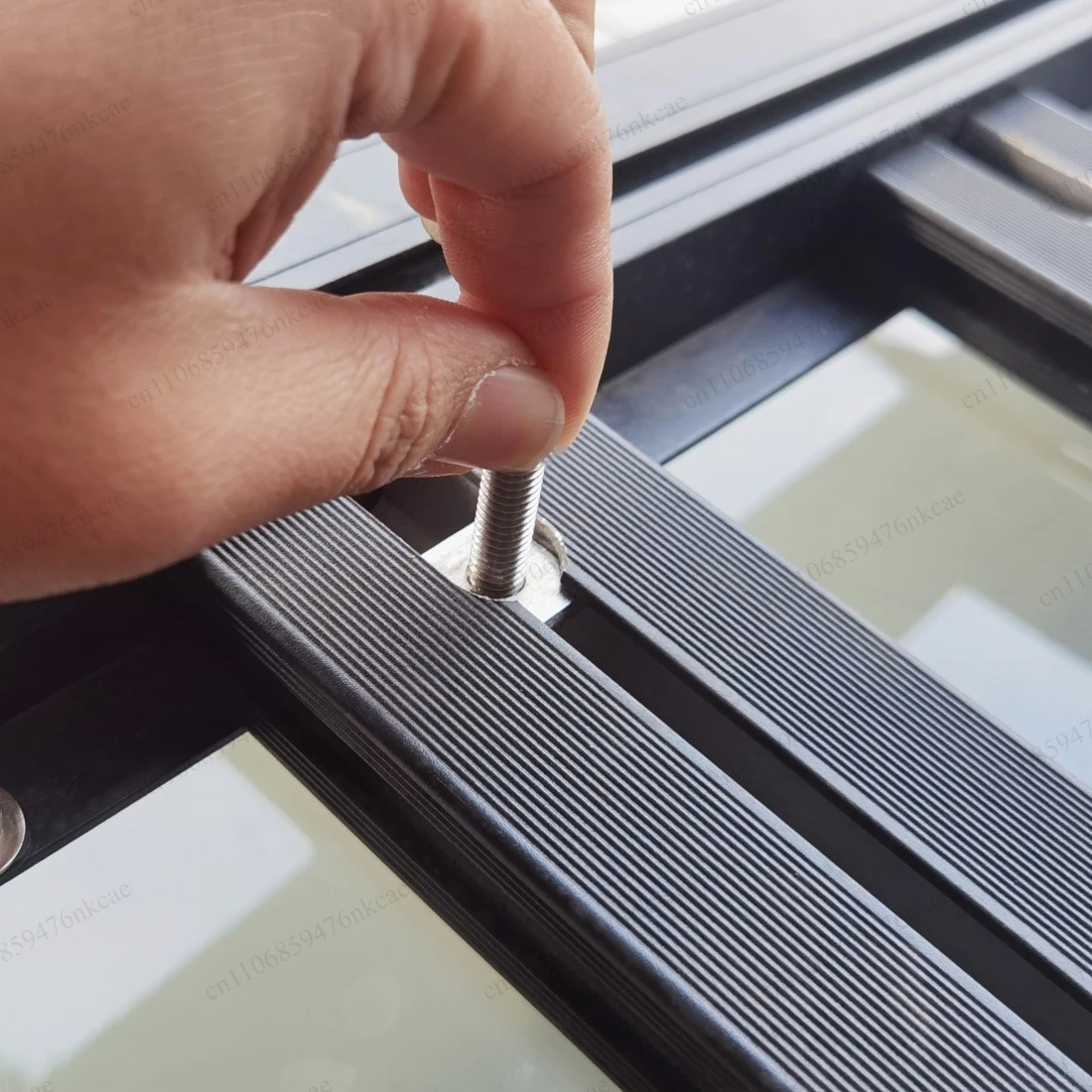 Outdoor car side tent crossbar luggage rack slotted T-shaped screws roof platform expansion ring nut bracket