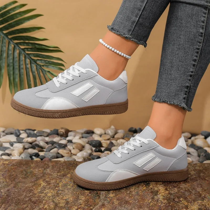 Large Size Autumn Fashion Breathable Lightweight Casual Comfortable Women's Shoes Versatile Flat Bottom Women's Sports Shoes