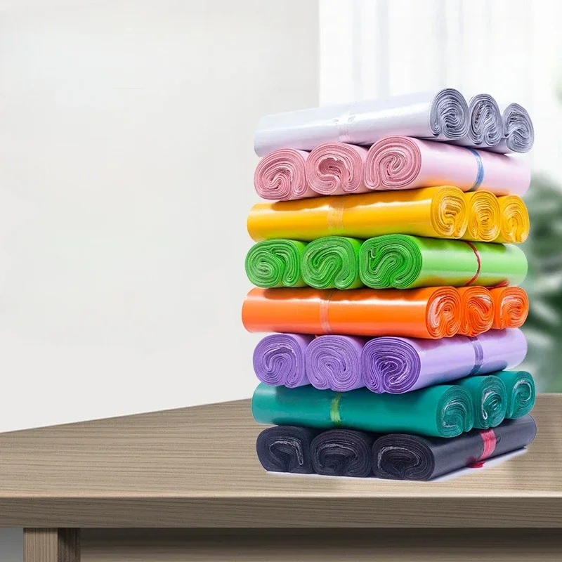 100 Green First Grade New Express Bags Per Roll, Used for Packaging, Transportation, and Mailing