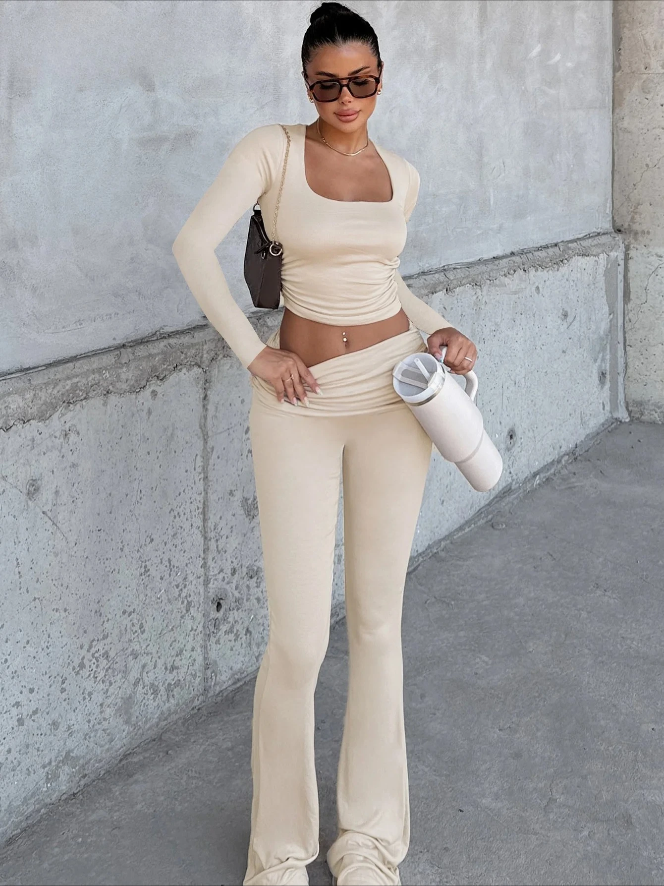 

Однотонный повседневный комплект из двух предметов со рюшами, тонкий укороченный топ с длинными рукавами и брюки-клеш, одинаковый комплект, уличная одежда, осень-зима