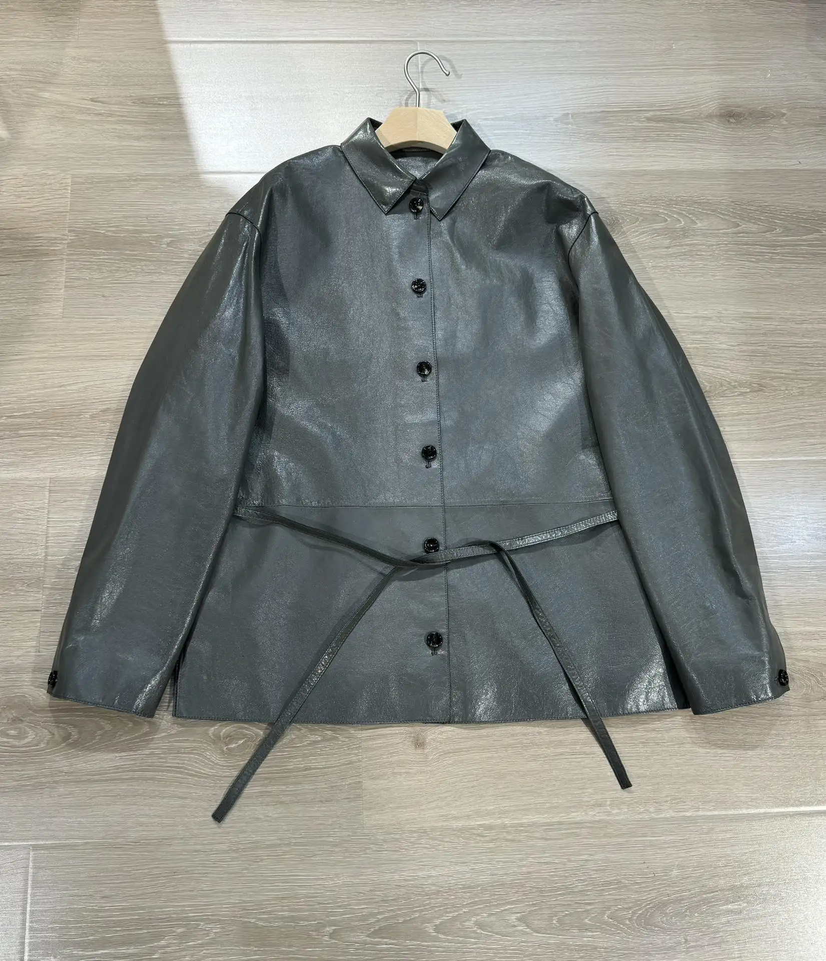 女性用ベルト付き羊皮ジャケット,本革のコート,豪華なデザインの服,高品質,新しい,2024