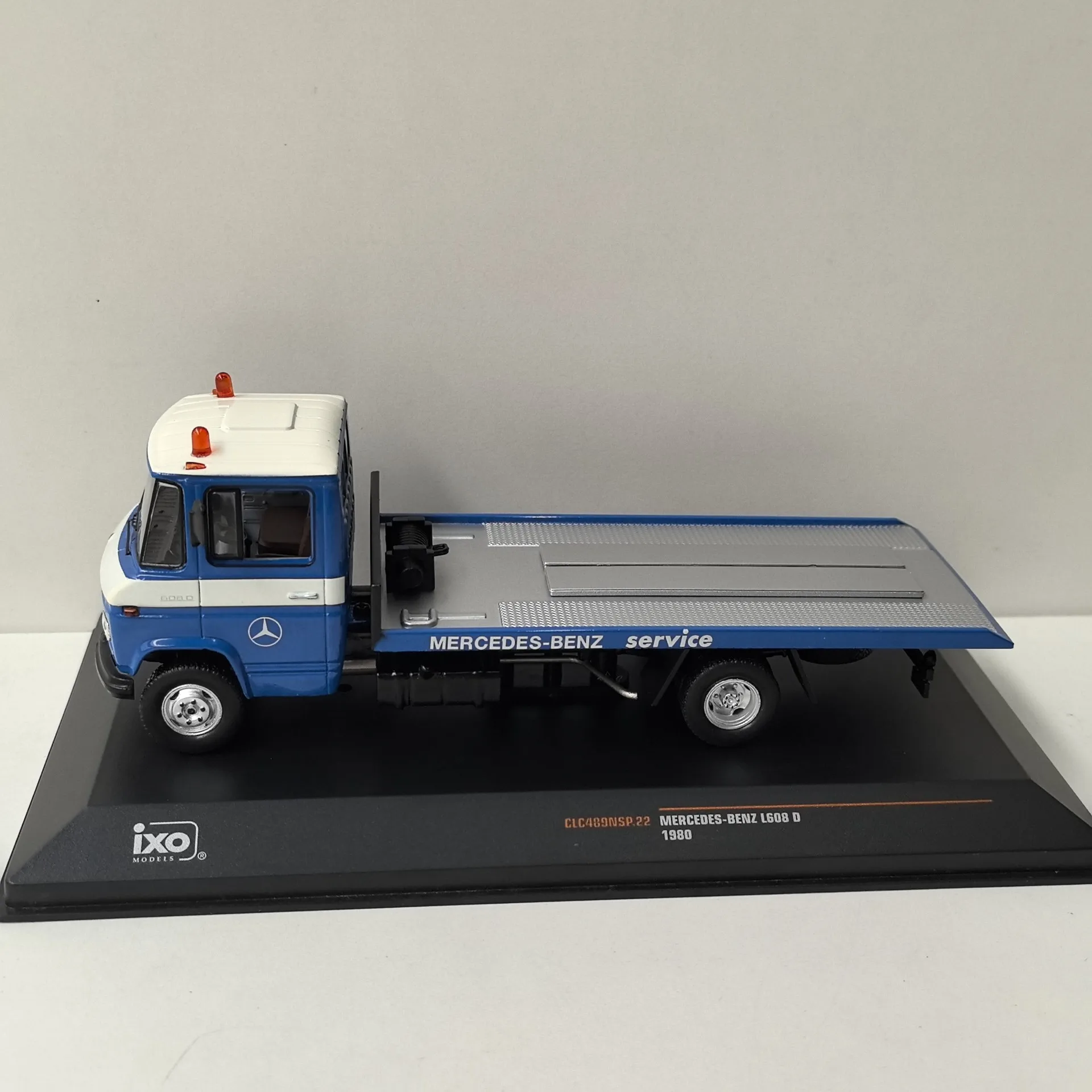 Diecast IXO 1/43 Scale BENZ L608 D 1980 BENZ Flatbed Truck Rescue Alloy Car Model Collectible Toy Gift Souvenir Display Ornament