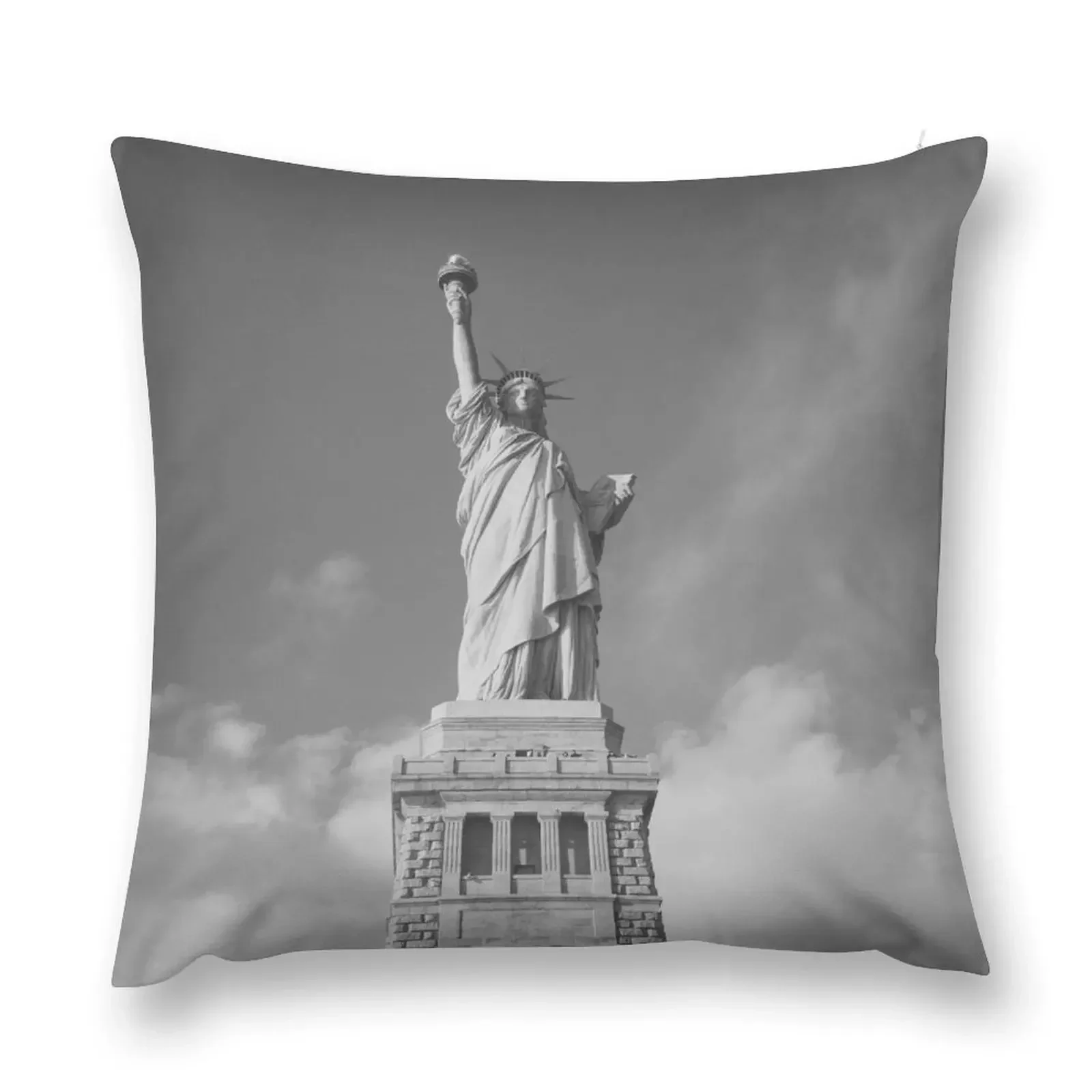 The Statue of Liberty Throw Pillow Cushion Cover Set Pillowcase pillow