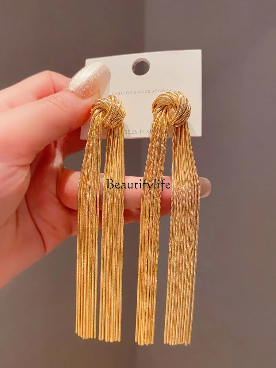 

Tassel earrings, high-end temperament, long gold exaggerated niche earrings.