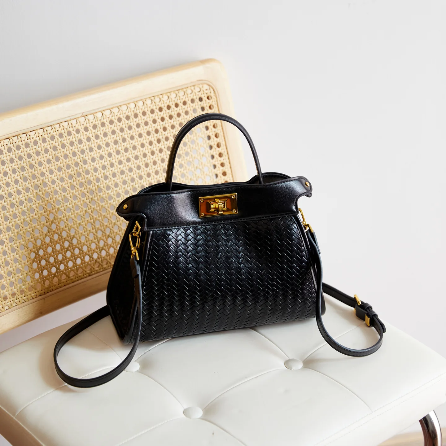 

Foreign Trade Simple and Fashionable Rhombus Woven Pattern Texture Shoulder Bag Retro Handbag Women's Bag Messenger Bag