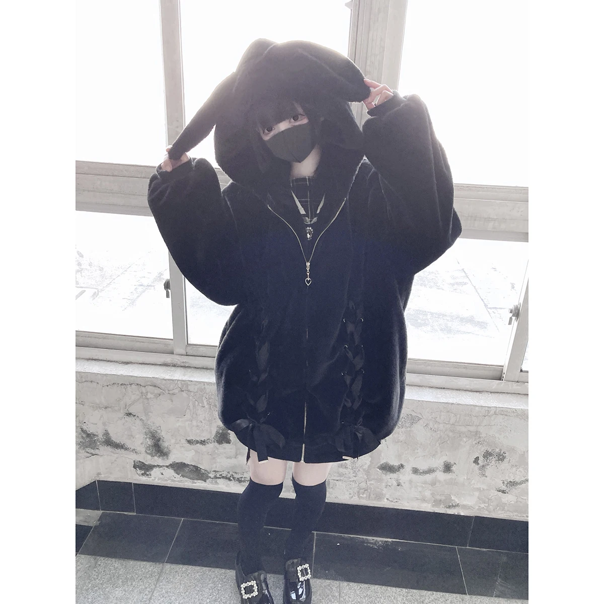 2025 شتاء جديد أفخم الدافئة فو الفراء سترة ثقافة فرعية القوطية الفتيات الحلو آذان أرنب باردة مقنعين معطف الفرو المرأة سترة قطيفة